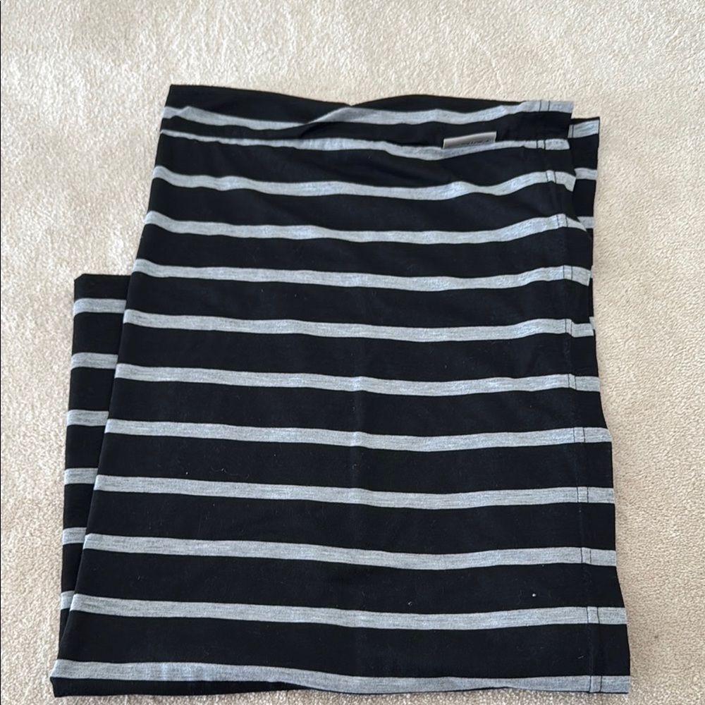 Itzy Ritzy infinity nursing scarf